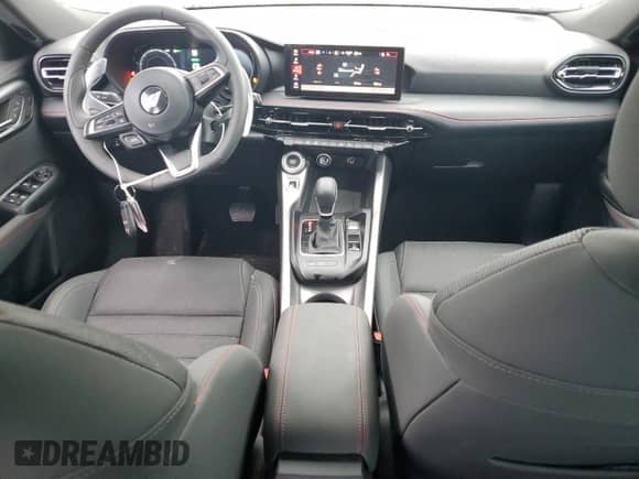 2024 Dodge Hornet R/T z VIN ZACPDFCW4R3A30042, wystawiony jako Copart lot #42205495 z przebiegiem 17 167 mil mil oraz Nie do naprawy • Non repairable. Historia ofert i sprzedaży dostępna na DreamBid. Obrazek 8.