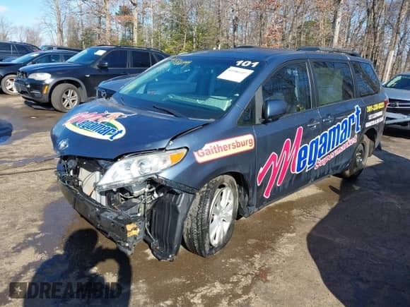 2017 Toyota Sienna XLE Auto Access Seat z VIN 5TDYZ3DCXHS792973, wystawiony jako IAAI lot #41586449 z przebiegiem 113 125 mil mil oraz . Historia ofert i sprzedaży dostępna na DreamBid. Obrazek 18.