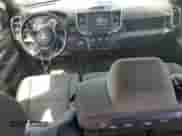 2021 Ram 1500 Big Horn z VIN 1C6SRFMTXMN562364, wystawiony jako Copart lot #55867085 z przebiegiem 77 000 mil mil oraz Szkoda całkowita • Salvage title. Historia ofert i sprzedaży dostępna na DreamBid. Obrazek 8.