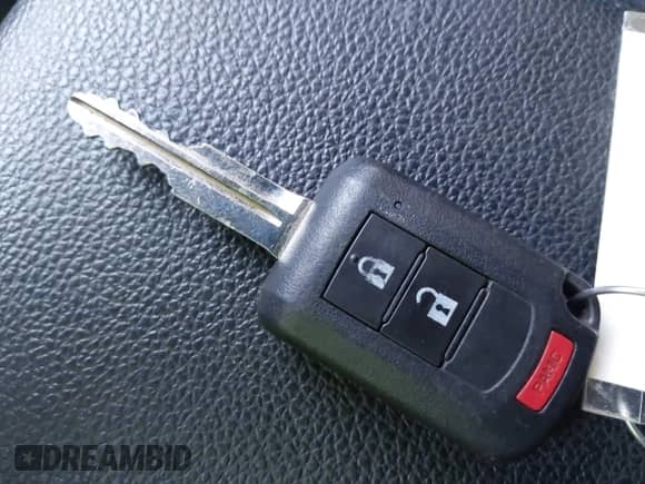 2023 Mitsubishi Outlander ES z VIN JA4ARUAU9PU013541, wystawiony jako IAAI lot #42392348 z przebiegiem 27 760 mil mil oraz . Historia ofert i sprzedaży dostępna na DreamBid. Obrazek 11.