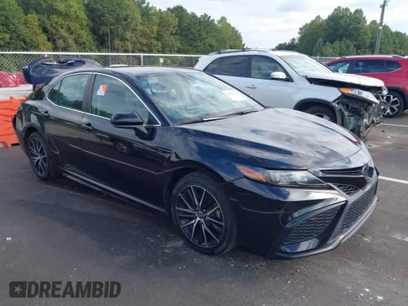 2021 Toyota Camry SE Nightshade z VIN 4T1G11AK8MU494510, wystawiony jako IAAI lot #43225311 z przebiegiem 73 978 mil mil oraz . Historia ofert i sprzedaży dostępna na DreamBid. Obrazek 1.
