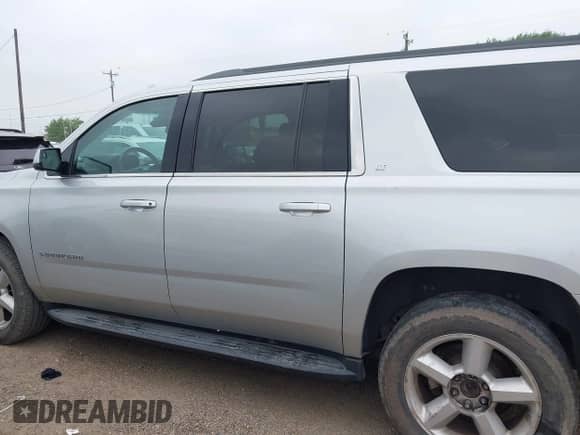 2020 Chevrolet Suburban LT с VIN 1GNSKHKC7LR246446, выставлен на аукционе IAAI как лот 41927833 с пробегом Не указан миль и . История ставок и продаж доступна на DreamBid. Изображение 14.