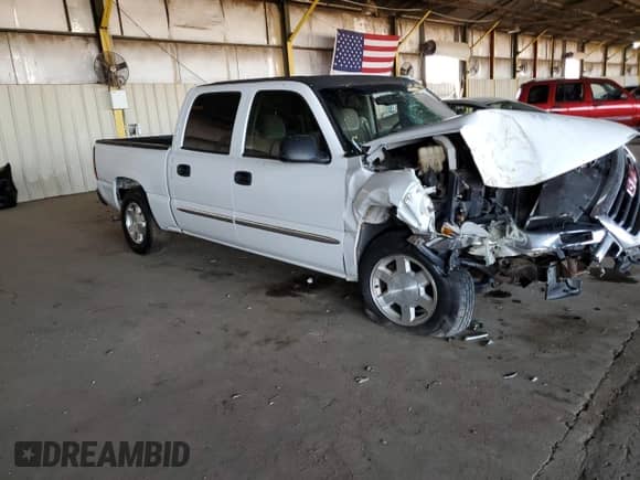 2005 GMC Sierra 1500 SLT z VIN 2GTEC13T951337142, wystawiony jako Copart lot #52823625 z przebiegiem 245 568 mil mil oraz Szkoda całkowita • Salvage title. Historia ofert i sprzedaży dostępna na DreamBid. Obrazek 4.