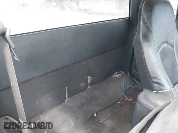 1998 Chevrolet S-10 LS with VIN 1GCCS19X0W8190289, listed as a IAAI auction lot 42342516 with Not provided miles and . Bid and sale history available at DreamBid. Image 8.