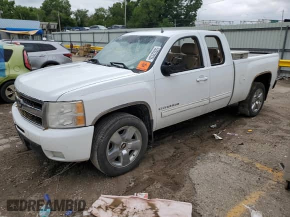 2010 Chevrolet Silverado 1500 LTZ with VIN 1GCSCTE08AZ208747, listed as a Copart auction lot 58322035 with 436,956 mi miles and Salvage title. Bid and sale history available at DreamBid. Image 1.