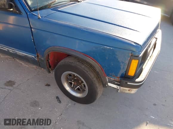 1992 Chevrolet S-10 z VIN 1GCCS19Z7N8203264, wystawiony jako IAAI lot #41693453 z przebiegiem 211 107 mil mil oraz . Historia ofert i sprzedaży dostępna na DreamBid. Obrazek 6.