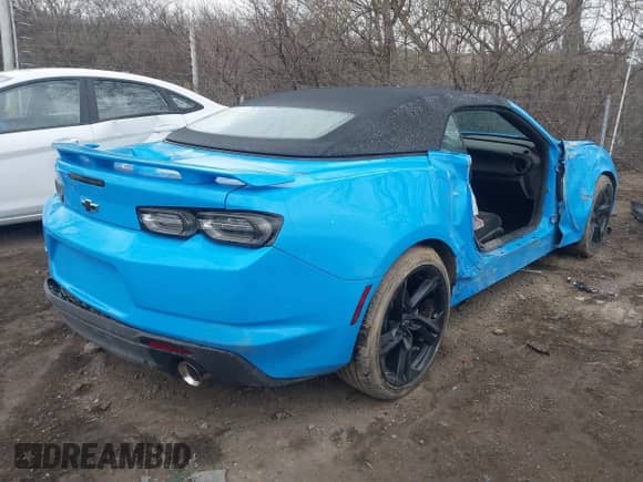 2023 Chevrolet Camaro 1LT with VIN 1G1FB3DX7P0125884, listed as a IAAI auction lot 41829589 with 5,700 mi miles and . Bid and sale history available at DreamBid. Image 4.