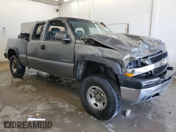 2002 Chevrolet Silverado 2500HD LS с VIN 1GCHK29G32E208114, выставлен на аукционе Copart как лот 61581645 с пробегом 165 577 миль миль и На запчасти • Non repairable. История ставок и продаж доступна на DreamBid. Изображение 4.
