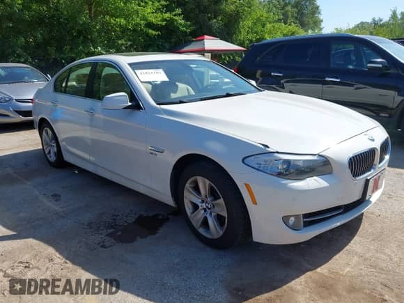 2012 BMW 5 Series 528i xDrive с VIN WBAXH5C56CDW05839, выставлен на аукционе IAAI как лот 42821103 с пробегом 162 744 миль миль и . История ставок и продаж доступна на DreamBid. Изображение 1.