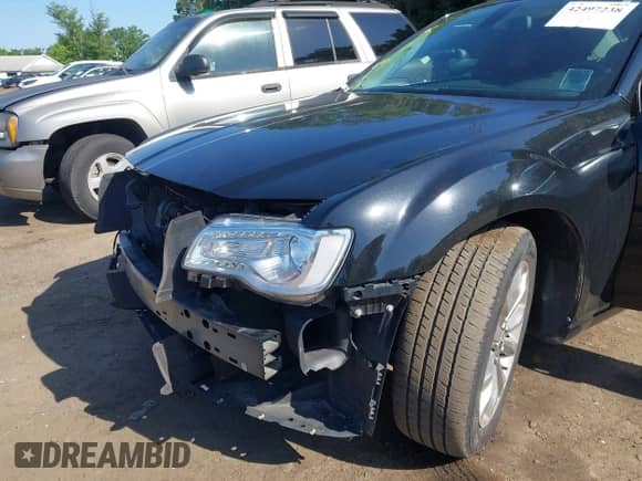 2017 Chrysler 300 C с VIN 2C3CCAKG0HH597103, выставлен на аукционе IAAI как лот 42497238 с пробегом 73 028 миль миль и . История ставок и продаж доступна на DreamBid. Изображение 6.