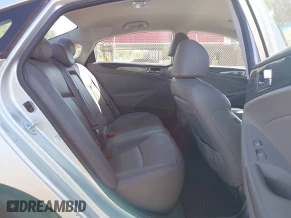 2012 Hyundai Sonata Hybrid z VIN KMHEC4A46CA034105, wystawiony jako IAAI lot #43371665 z przebiegiem 159 568 mil mil oraz . Historia ofert i sprzedaży dostępna na DreamBid. Obrazek 8.