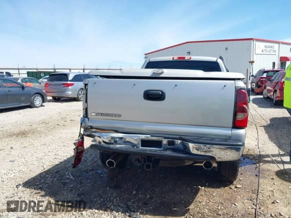 2006 Chevrolet Silverado 1500 LT1 с VIN 2GCEK19V761113414, выставлен на аукционе IAAI как лот 41835695 с пробегом Не указан миль и . История ставок и продаж доступна на DreamBid. Изображение 17.