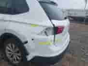 2019 Volkswagen Tiguan S с VIN 3VV1B7AX5KM085373, выставлен на аукционе IAAI как лот 43322367 с пробегом 143 289 миль миль и . История ставок и продаж доступна на DreamBid. Изображение 6.