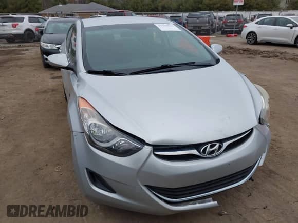 2013 Hyundai Elantra GLS z VIN 5NPDH4AE2DH305374, wystawiony jako IAAI lot #41138613 z przebiegiem 143 906 mil mil oraz . Historia ofert i sprzedaży dostępna na DreamBid. Obrazek 1.