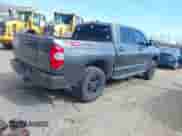 2021 Toyota Tundra SR5 z VIN 5TFDY5F19MX015729, wystawiony jako IAAI lot #41694978 z przebiegiem 72 283 mil mil oraz . Historia ofert i sprzedaży dostępna na DreamBid. Obrazek 4.