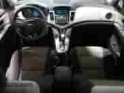 2016 Chevrolet Cruze LS z VIN 1G1PC5SH6G7118084, wystawiony jako Copart lot #68936025 z przebiegiem 141 880 mil mil oraz Szkoda całkowita • Salvage title. Historia ofert i sprzedaży dostępna na DreamBid. Obrazek 8.