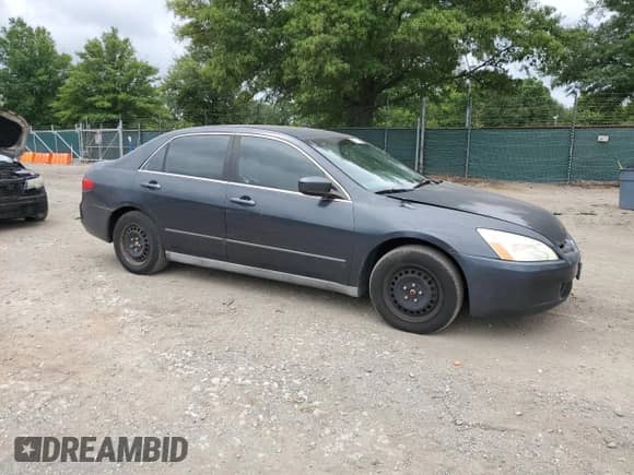 2005 Honda Accord LX with VIN 1HGCM55405A165026, listed as a Copart auction lot 70010165 with 204,293 mi miles and Clean title. Bid and sale history available at DreamBid. Image 4.