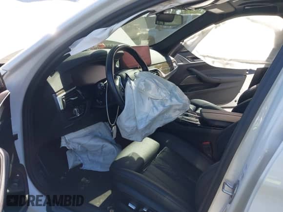 2023 BMW 5 Series 530e с VIN WBA13AG02PCN16602, выставлен на аукционе IAAI как лот 42394701 с пробегом Не указан миль и . История ставок и продаж доступна на DreamBid. Изображение 5.