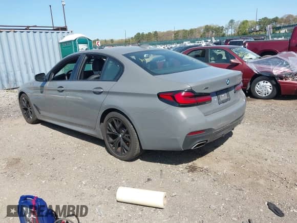 2021 BMW 5 Series 540i xDrive with VIN WBA73BJ03MWX30307, listed as a IAAI auction lot 41891615 with 27,374 mi miles and . Bid and sale history available at DreamBid. Image 3.