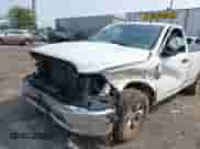 2019 Ram 1500 Tradesman z VIN 3C6JR6DT8KG537254, wystawiony jako IAAI lot #42417518 z przebiegiem 113 491 mil mil oraz . Historia ofert i sprzedaży dostępna na DreamBid. Obrazek 6.