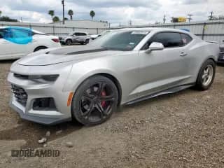 2016 Chevrolet Camaro 1SS z VIN 1G1FF1R70G0182669, wystawiony jako Copart lot #69582915 z przebiegiem 90 292 mil mil oraz Szkoda całkowita • Salvage title. Historia ofert i sprzedaży dostępna na DreamBid. Obrazek 1.