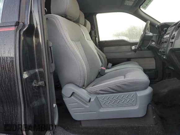 2013 Ford F-150 STX с VIN 1FTFX1EF3DFD51822, выставлен на аукционе Copart как лот 82315215 с пробегом 101 728 миль миль и Чистый • Clean title. История ставок и продаж доступна на DreamBid. Изображение 10.