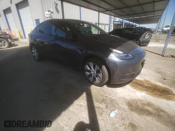 2022 Tesla Model Y Long Range with VIN 7SAYGDEE5NF372701, listed as a Copart auction lot 69522925 with Not provided miles and Salvage title. Bid and sale history available at DreamBid. Image 13.