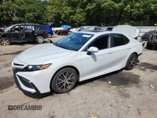 2024 Toyota Camry SE with VIN 4T1T11AK0RU215945, listed as a Copart auction lot 71127275 with 28,288 mi miles and Salvage title. Bid and sale history available at DreamBid. Image 1.