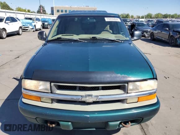 1998 Chevrolet S-10 LS with VIN 1GCDT19X3W8233475, listed as a Copart auction lot 73355824 with 211,954 mi miles and Salvage title. Bid and sale history available at DreamBid. Image 5.