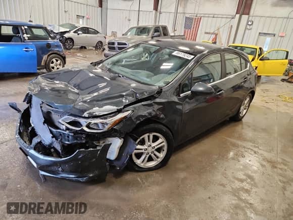 2017 Chevrolet Cruze LT z VIN 3G1BE6SM6HS610866, wystawiony jako Copart lot #86179245 z przebiegiem 116 589 mil mil oraz Nie do naprawy • Non repairable. Historia ofert i sprzedaży dostępna na DreamBid. Obrazek 1.