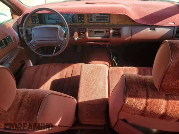 1992 Chevrolet Caprice с VIN 1G1BL53E3NR155173, выставлен на аукционе Copart как лот 61637755 с пробегом 173 189 миль миль и Списание • Salvage title. История ставок и продаж доступна на DreamBid. Изображение 8.