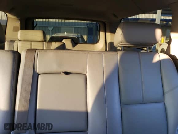 2008 Chevrolet Suburban 2LT с VIN 3GNFK16398G137643, выставлен на аукционе Copart как лот 89219905 с пробегом 97 473 миль миль и На запчасти • Non repairable. История ставок и продаж доступна на DreamBid. Изображение 10.