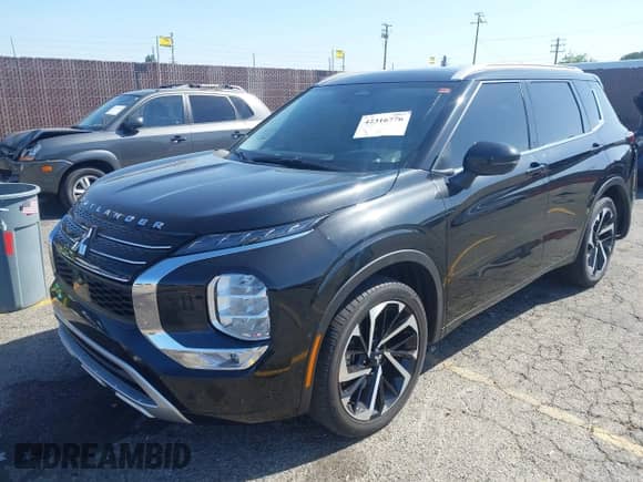 2023 Mitsubishi Outlander SEL with VIN JA4J4VA81PZ013348, listed as a IAAI auction lot 42316776 with 36,688 mi miles and . Bid and sale history available at DreamBid. Image 17.