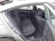 2017 Hyundai Elantra SE z VIN KMHD84LF3HU368898, wystawiony jako IAAI lot #42904443 z przebiegiem 93 536 mil mil oraz . Historia ofert i sprzedaży dostępna na DreamBid. Obrazek 8.