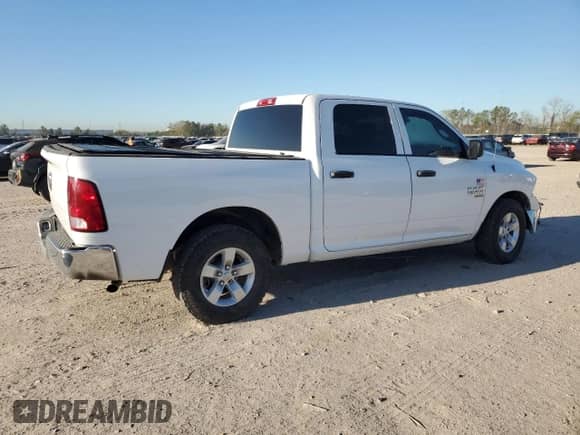 2022 Ram 1500 Tradesman z VIN 3C6RR6KG6NG210865, wystawiony jako Copart lot #49329985 z przebiegiem 58 805 mil mil oraz Szkoda całkowita • Salvage title. Historia ofert i sprzedaży dostępna na DreamBid. Obrazek 3.