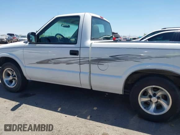 2003 Chevrolet S-10 LS с VIN 1GCCS14X538184510, выставлен на аукционе IAAI как лот 42168160 с пробегом 163 838 миль миль и . История ставок и продаж доступна на DreamBid. Изображение 14.