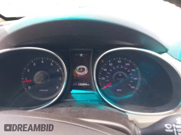 2014 Hyundai Santa Fe z VIN 5XYZUDLB1EG227778, wystawiony jako IAAI lot #43033757 z przebiegiem 135 496 mil mil oraz . Historia ofert i sprzedaży dostępna na DreamBid. Obrazek 7.