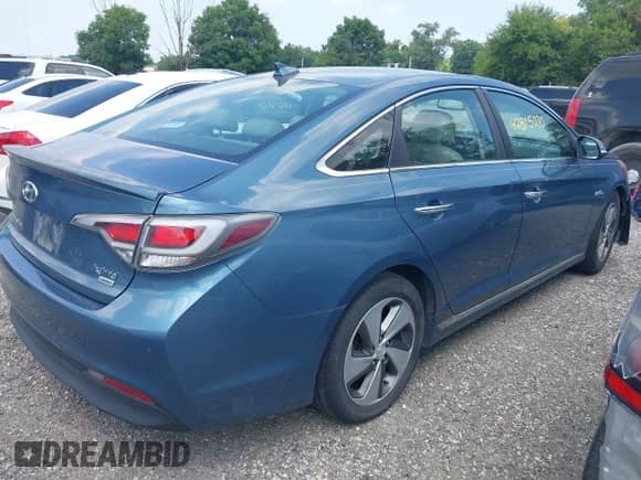 2016 Hyundai Sonata Limited с VIN KMHE34L13GA025774, выставлен на аукционе IAAI как лот 42815070 с пробегом 162 766 миль миль и . История ставок и продаж доступна на DreamBid. Изображение 4.