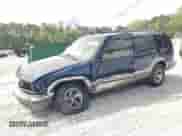 1999 Chevrolet Blazer LS z VIN 1GNCS13W3X2174681, wystawiony jako Copart lot #51832365 z przebiegiem 209 536 mil mil oraz Szkoda całkowita • Salvage title. Historia ofert i sprzedaży dostępna na DreamBid. Obrazek 1.