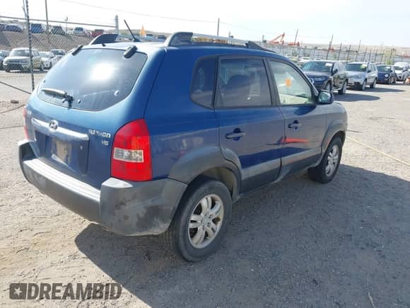 2007 Hyundai Tucson SE z VIN KM8JN12D97U567267, wystawiony jako IAAI lot #42374897 z przebiegiem 230 447 mil mil oraz . Historia ofert i sprzedaży dostępna na DreamBid. Obrazek 4.