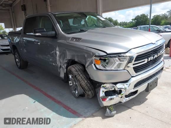 2020 Ram 1500 Big Horn z VIN 1C6SRFFT4LN135516, wystawiony jako IAAI lot #43138054 z przebiegiem 44 837 mil mil oraz . Historia ofert i sprzedaży dostępna na DreamBid. Obrazek 1.