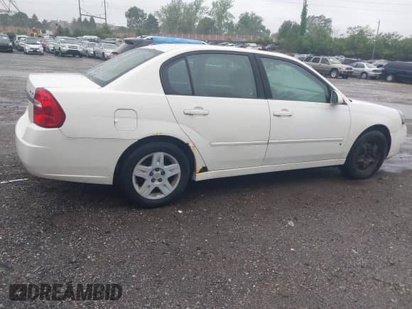 2008 Chevrolet Malibu Classic LT z VIN 1G1ZT58N08F123004, wystawiony jako IAAI lot #42215002 z przebiegiem 128 865 mil mil oraz . Historia ofert i sprzedaży dostępna na DreamBid. Obrazek 4.