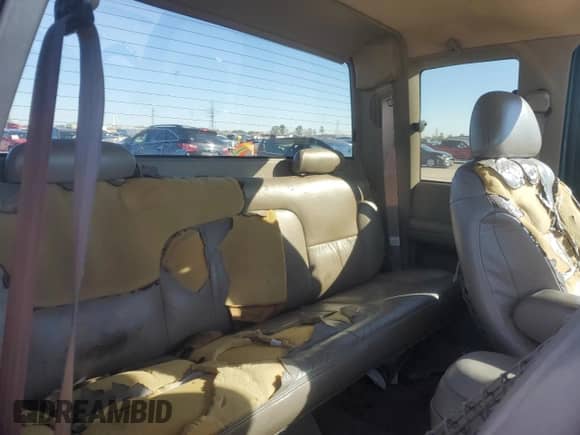 1998 GMC Sierra 1500 с VIN 1GTEC19R6WR504609, выставлен на аукционе Copart как лот 87403034 с пробегом 198 155 миль миль и Списание • Salvage title. История ставок и продаж доступна на DreamBid. Изображение 11.