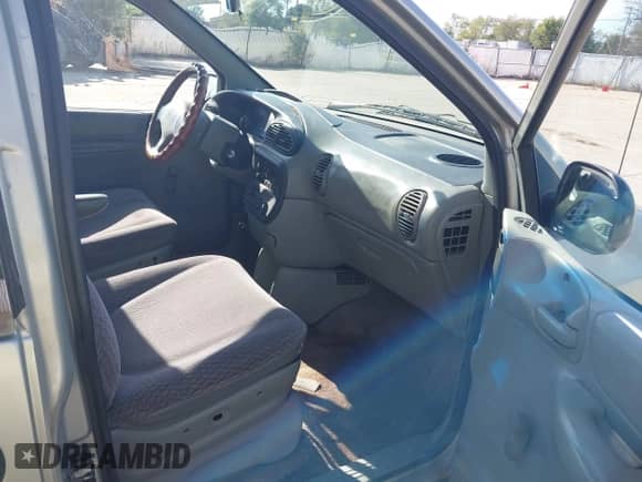 2000 Dodge Caravan with VIN 2B4FP25B0YR547084, listed as a IAAI auction lot 43301194 with 235,824 mi miles and . Bid and sale history available at DreamBid. Image 5.