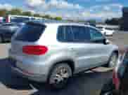 2013 Volkswagen Tiguan S с VIN WVGAV3AX6DW569033, выставлен на аукционе IAAI как лот 43354511 с пробегом 118 681 миль миль и . История ставок и продаж доступна на DreamBid. Изображение 4.