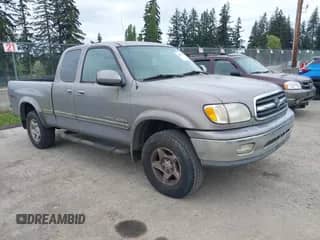 2000 Toyota Tundra Limited z VIN 5TBBT481XYS068716, wystawiony jako IAAI lot #42105380 z przebiegiem 281 055 mil mil oraz . Historia ofert i sprzedaży dostępna na DreamBid. Obrazek 1.