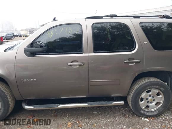 2011 Chevrolet Tahoe LT с VIN 1GNSKBE02BR211195, выставлен на аукционе IAAI как лот 43274878 с пробегом 249 409 миль миль и . История ставок и продаж доступна на DreamBid. Изображение 14.