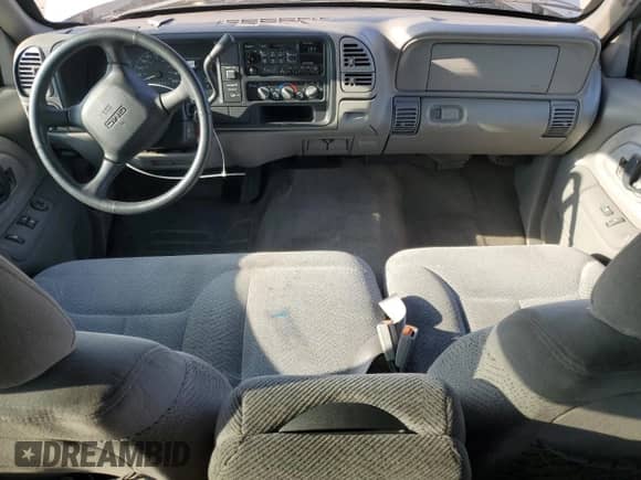 1998 GMC Sierra 1500 z VIN 1GTEC19M7WR513663, wystawiony jako Copart lot #86165904 z przebiegiem 147 608 mil mil oraz Czysty tytuł • Clean title. Historia ofert i sprzedaży dostępna na DreamBid. Obrazek 8.