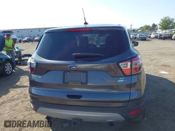 2017 Ford Escape SE с VIN 1FMCU9G98HUD41673, выставлен на аукционе IAAI как лот 43263353 с пробегом 123 449 миль миль и . История ставок и продаж доступна на DreamBid. Изображение 16.