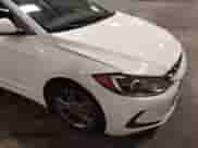 2018 Hyundai Elantra SEL z VIN 5NPD84LF9JH363094, wystawiony jako IAAI lot #42965806 z przebiegiem 82 819 mil mil oraz . Historia ofert i sprzedaży dostępna na DreamBid. Obrazek 18.